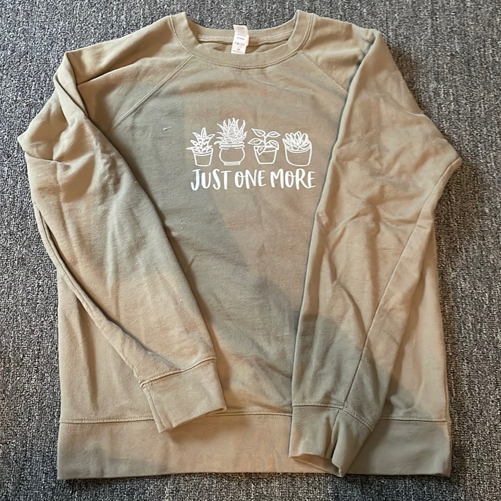Women’s sweatshirt with plant decal